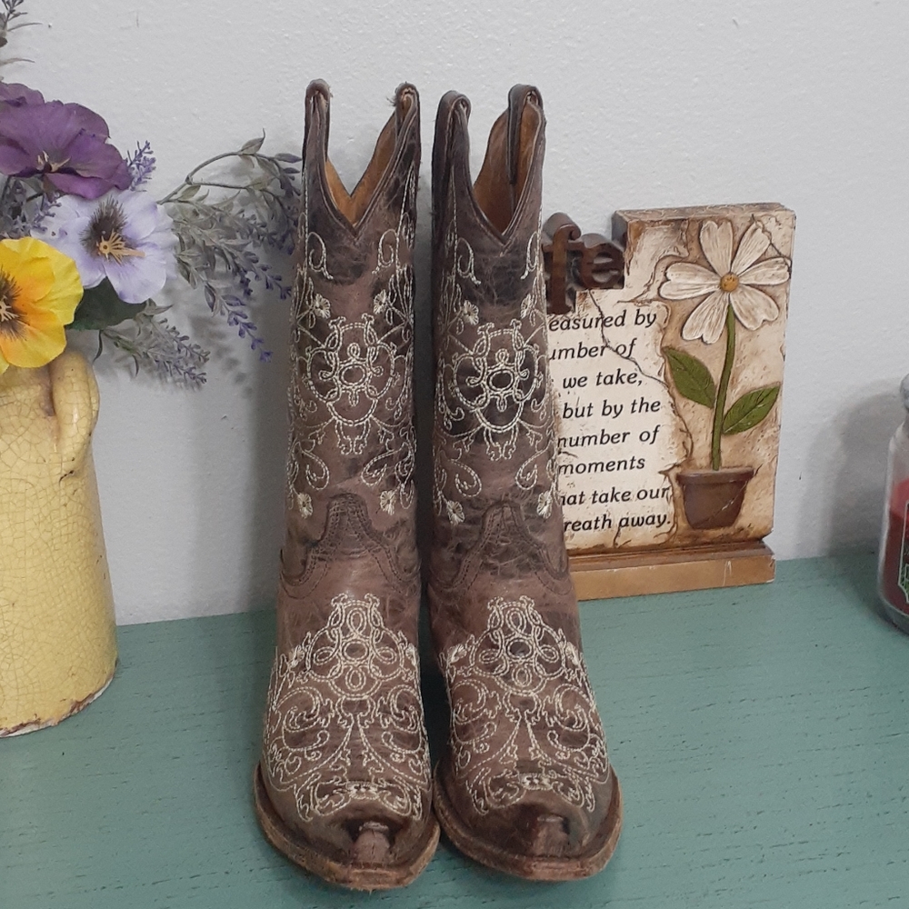 CORRAL COWBOY BOOTS SZ 5
